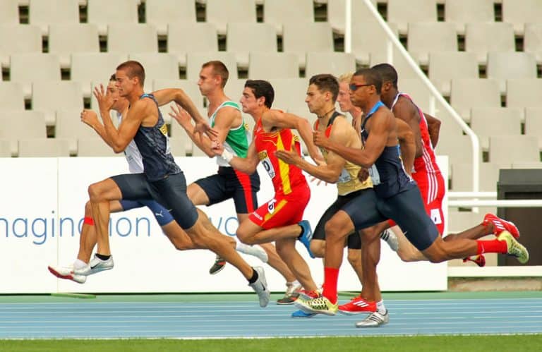 decathlon athletes running the 100m