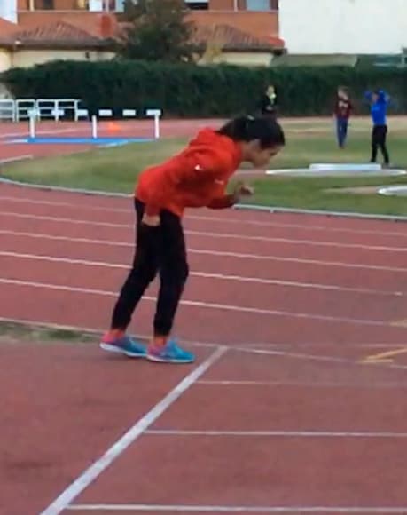 Athlete performing 2 point start 